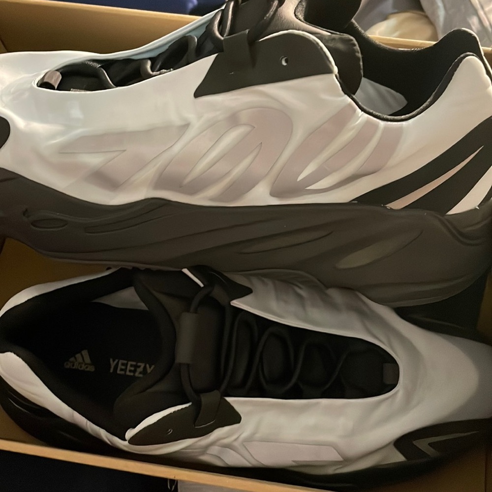 Never worn Yeezy boost 700 light blue mens 12 1/2 straight from Goat